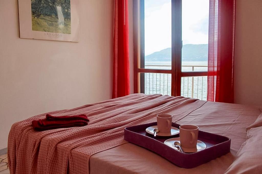 Casa Spiaggia Brezzo 外观 照片
